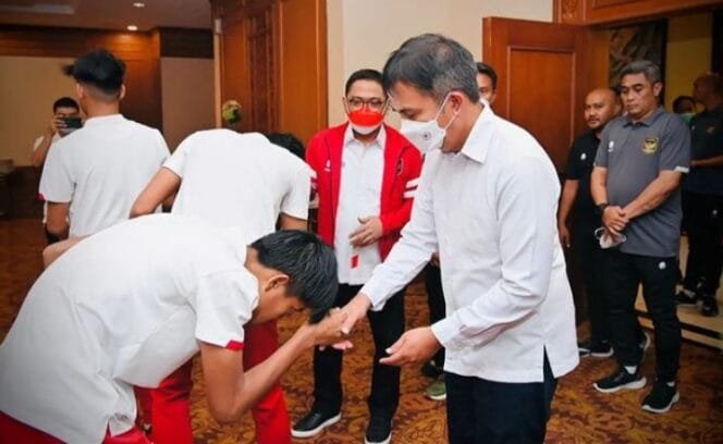 
Juara Piala AFF U-16, Presiden Jokowi Berikan Bonus Kepada Timnas Indonesia