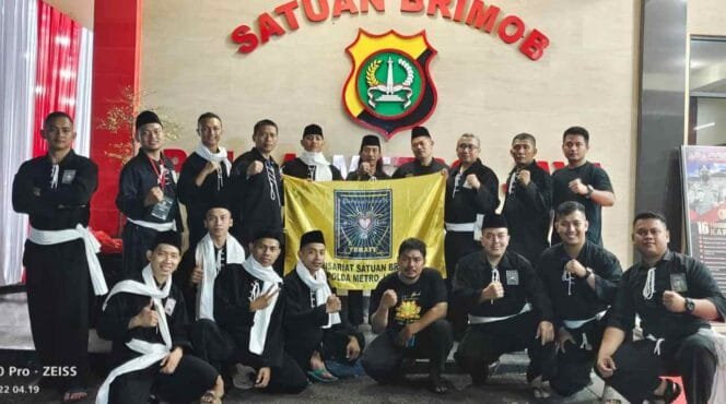 
Pengesahan Warga Baru PSHT Jakarta Pusat Digelar di Komisariat Satbrimob PMJ