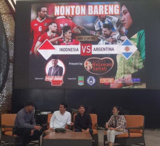 
Relawan Sehati Nobar Indonesia Vs Argentina di Meikarta. (Dok: Istimewa)