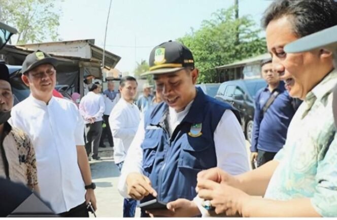 
Kadis Perkimtan Dampingi Sekda dan DPRD Tinjau Infrastruktur Rusak di Cikarang. (Dok: Istimewa)