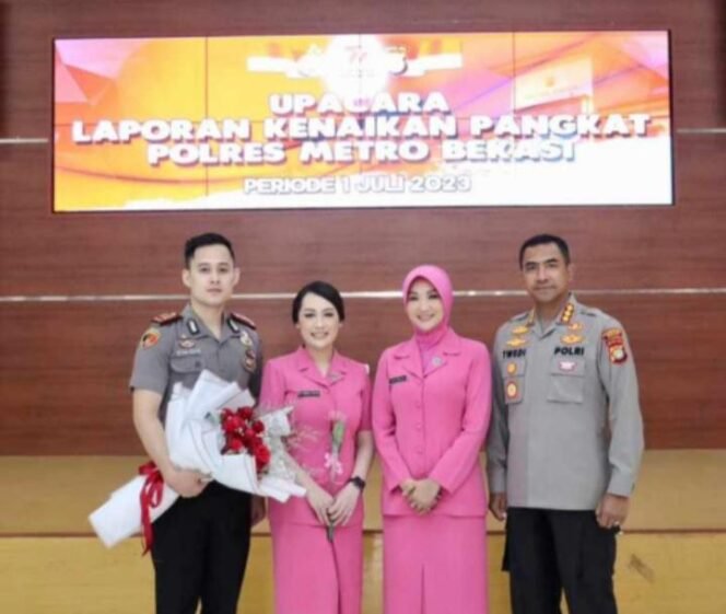 
Polres Metro Bekasi Gelar Upacara Korps Raport Kenaikan Pangkat. (Dok: Istimewa)