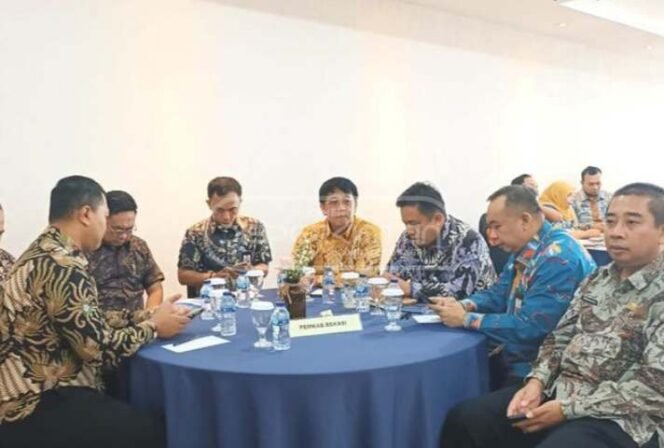 
Rapat Koordinasi Program Koordinasi Pencegahan Korupsi Daerah Tahun 2023 pada Program Tematik Sektor Pertanahan Wilayah Jawa Barat bertempat di Hotel Papandayan, Kota Bandung, Selasa (11/07). (Dok: Istimewa)