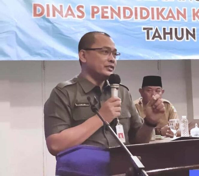 
Kepala Dinas Pendidikan Kabupaten Bekasi, Imam Faturochman. (Dok: Istimewa)