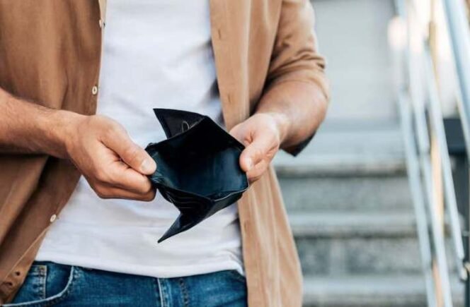 
5 Kebiasaan yang Bisa Bikin Kamu Miskin, Apa Itu?