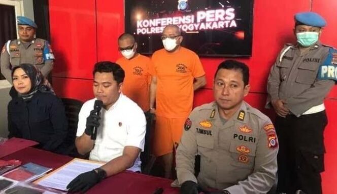 
Konferensi pers Penangkapan Mucikari di Mapolresta Jogja pada Kamis (27/7/2023). (Dok: Istimewa)