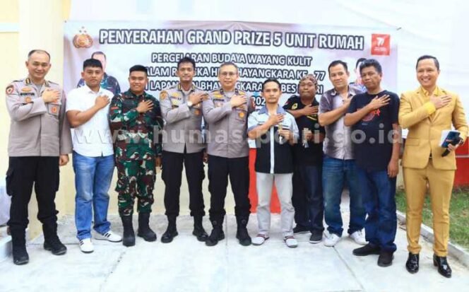 
Penyerahan Unit Rumah pada Peringatan Hari Bhayangkara ke-77. (Dok: Istimewa)