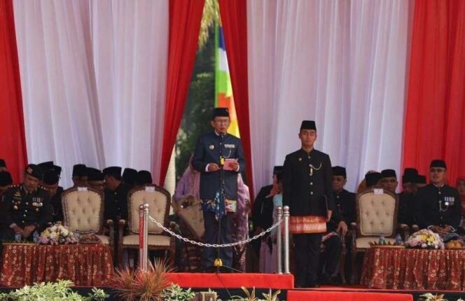 
Pemerintah Kabupaten Bekasi mengadakan Apel Hari Jadi Kabupaten Bekasi yang ke-73 di Lapangan Plaza Pemkab Bekasi, Sukamahi Cikarang Pusat, pada hari Selasa (15/08/2023) pagi. (Dok: Istimewa)