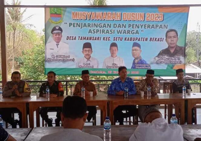 
Musyawarah Dusun Desa Tamansari, Kecamatan Setu, Kabupaten Bekasi. (Dok: Istimewa)