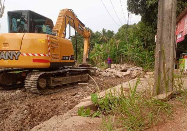 Perbaikan Jalan Adam 1 Desa Ciledug