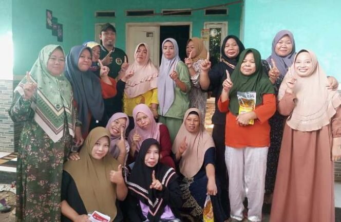 
Caleg Ridwan 'Hebring' Sosialisasi Pemilu Kepada Warga Cibuntu. (Dok: Istimewa)