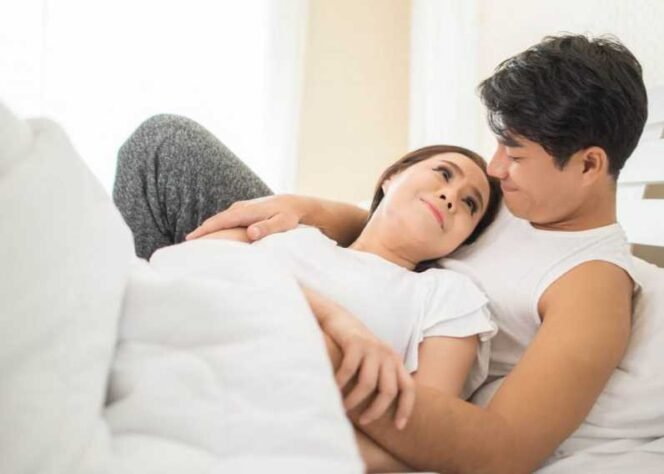 
Ilustrasi Berhubungan dengan Pasangan di Atas Ranjang. (Dok: Istimewa)