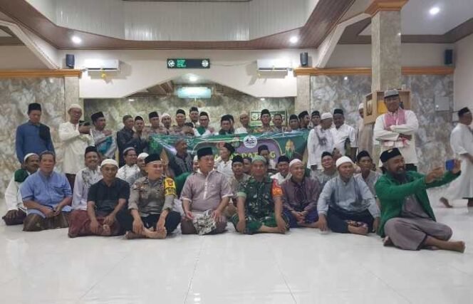 
Teraweh Keliling Polres Metro Bekasi. (Dok: Istimewa)