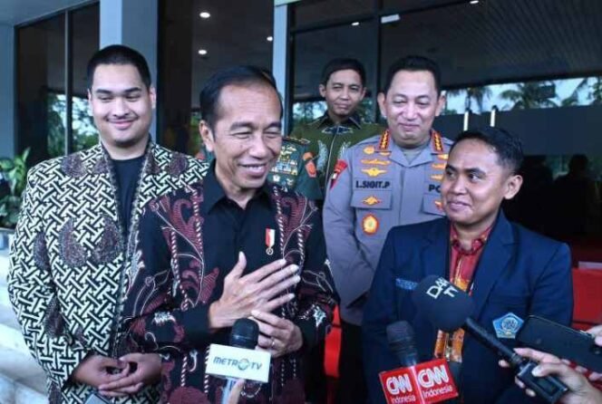
Presiden Jokowi usai membuka Kongres Himpunan Mahasiswa Buddhis Indonesia (Hikmahbudhi) XII Tahun 2024, di Mercure Convention Center, Jakarta, pada Kamis (28/03/2024). (Dok: Istimewa)