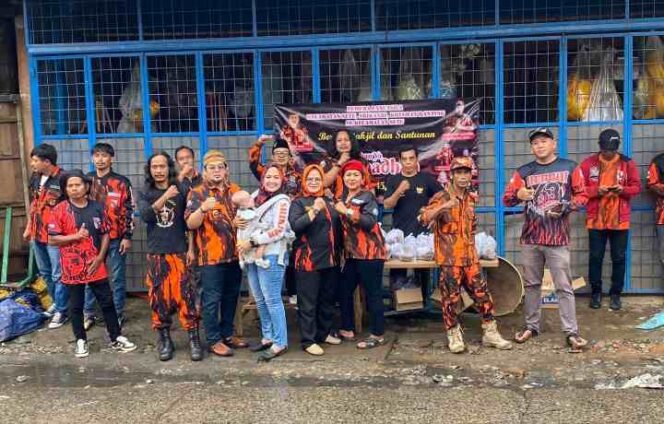 
Ormas PP PAC Setu Santuni Yatim Piatu dan Berbagi Takjil di Bulan Ramadan. (Dok: Istimewa)