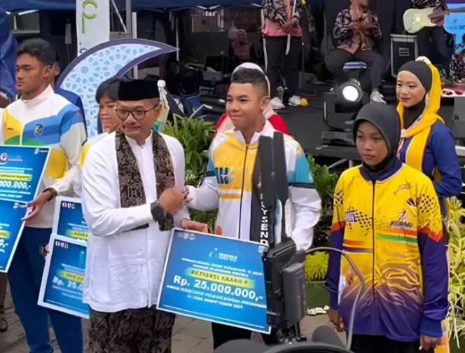 
Disbudpora Berikan Bonus Sejumlah Atlet Kabupaten Bekasi. (Dok: Istimewa)