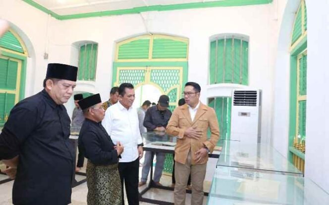 
Wali Kota Tanjungpinang, Hasan, Sos menyambut kunjungan mantan Gubernur Jawa Barat, Ridwan Kamil di Kota Tanjungpinang. (Dok: Istimewa)