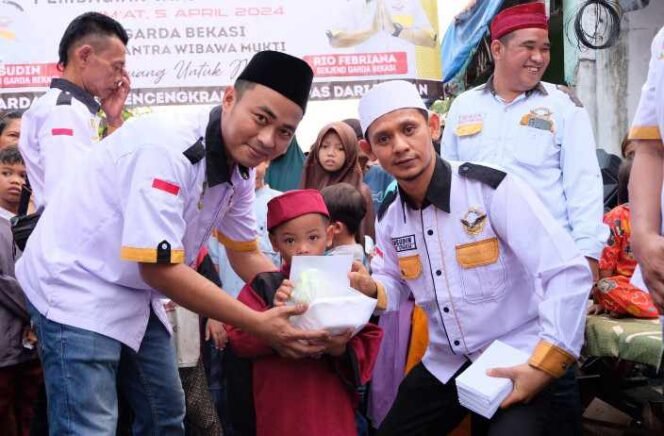 
LSM Garda Bekasi Santuni Yatim dan Dhuafa di Bulan Ramadan 1445 H. (Dok: Istimewa)