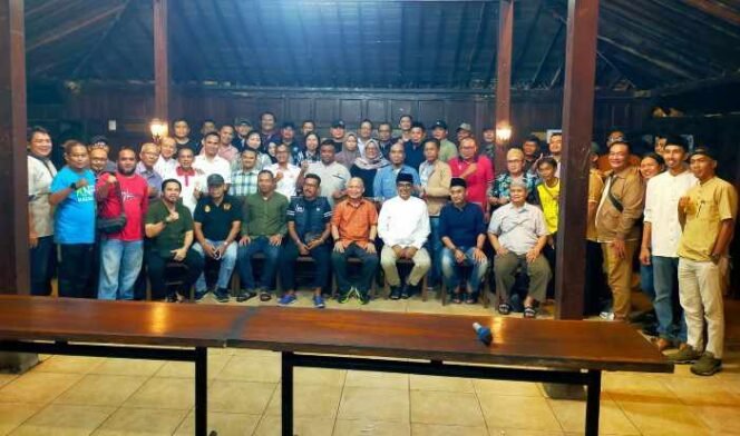 
KONI Kabupaten Bekasi adakan acara Buka Puasa Bersama di Rumah Makan Warna-Warni, Tambun Selatan, Jum'at (5/4/2024).