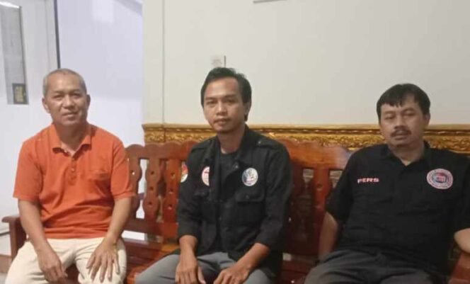 
Imbauan Kades Tamansari, Setu, M. Jahi Hidayat, pada Momen Mudik Lebaran 2024. (Dok: Istimewa)
