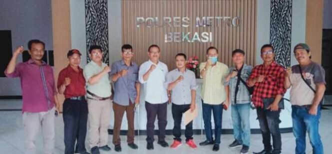 Forum Wartawan dan LSM Nasrani Bekasi Raya mendatangi Polres Metro Kabupaten Bekasi. (Dok: Istimewa)