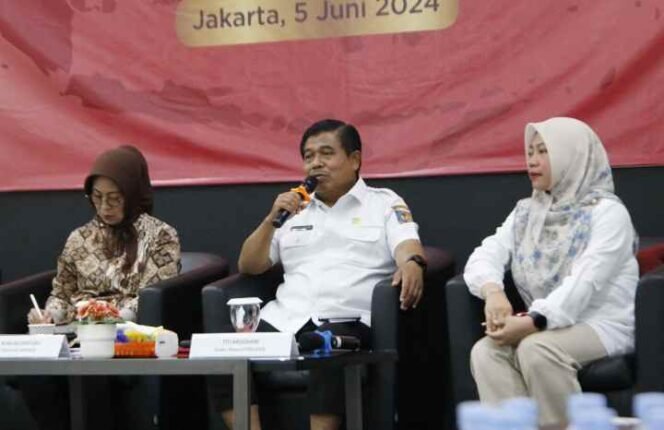 
Tenaga Ahli Menteri Dalam Negeri (Mendagri) yang juga Wakil Rektor Institut Pemerintahan Dalam Negeri (IPDN) Kementerian Dalam Negeri (Kemendagri), Suhajar Diantoro. (Dok: Istimewa)