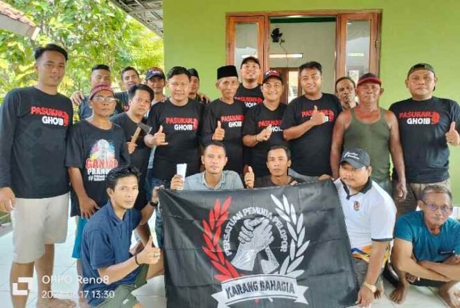 
Hari Raya Idul Adha 1445 H / 2024 M, DKM Musholla As'sajadiyah dan P3KRB Sembelih 4 Hewan Kurban. (Dok: Istimewa)