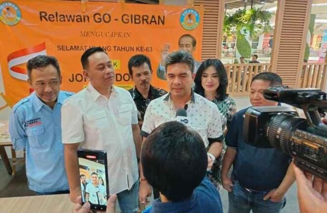 
Relawan Go Gibran (Golkar Gibran) menggelar perayaan Hari Ulang Tahun ke 63 Presiden Joko Widodo (Jokowi). (Dok: Istimewa)