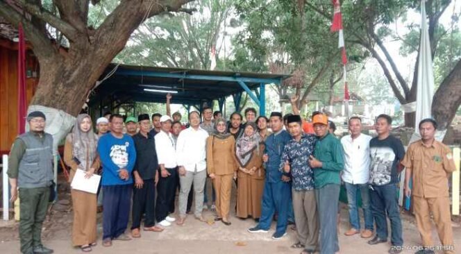 
Disbudpora dan TACB Kabupaten Bekasi Sosialisasi Tentang Cagar Budaya ke Yayasan Tajug Al Hidayah Mekarwangi di Keramat Makam Mede. (Dok: Istimewa)