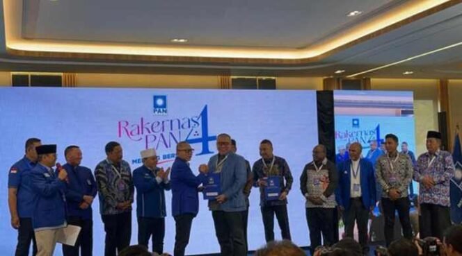 
Rakernas PAN Berikan Rekomendasi 8 Calon Gubernur. (Dok: Istimewa)