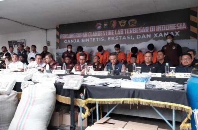 
Press Rilis Pengungkapan Kasus Laboratorium Narkotika Clandestine di Malang, Jawa Timur. (Dok: Istimewa)