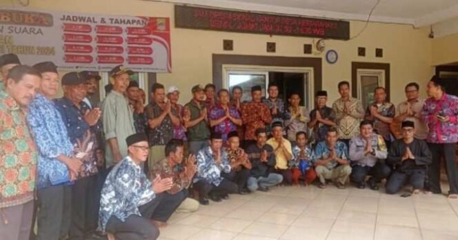 
Pemdes dan BPD Kertarahayu, Kecamatan Setu Menggelar Acara Halal Bihalal 1445 H / 2024 M. (Dok: Istimewa)