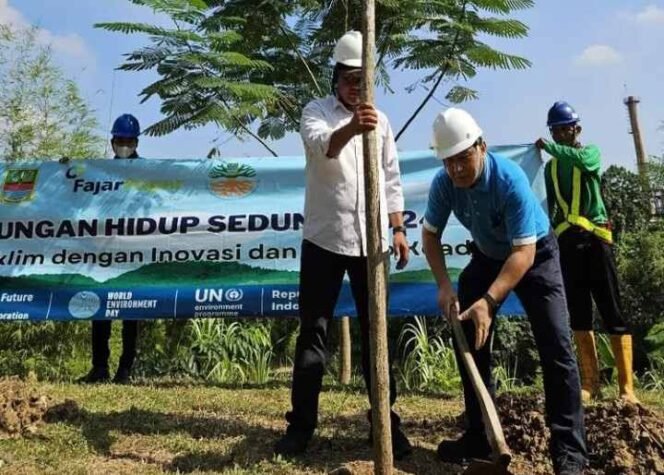 
DLH Kabupaten Bekasi Hadiri Giat Penanaman Pohon Oleh Fajar Paper Peringati Hari Lingkungan Hidup Sedunia. (Dok: Istimewa)