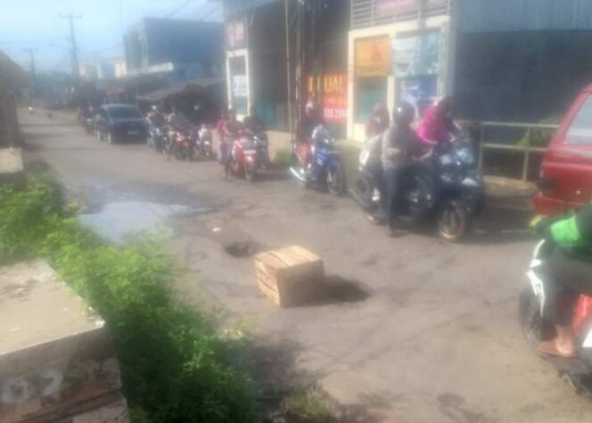 
Jalan Raya Setu Serang-Cibarusah. (Dok: Istimewa)