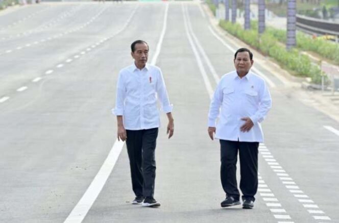 
Presiden Jokowi Didampingi Menhan Prabowo Subianto Tinjau Pembangunan IKN. (Dok: Istimewa)