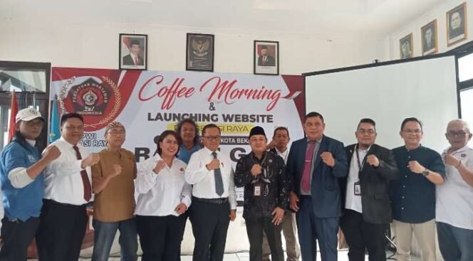 
Raden Gani Muhamad Bersama PWI Bekasi Raya Gelar Acara Coffe Morning & Lounching. (Dok: Istimewa)