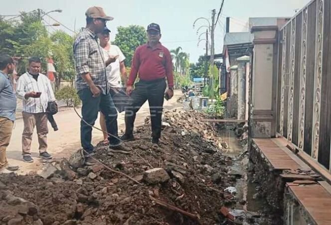 
Disperkimtan Kabupaten Bekasi Monitoring Pembangunan Drainase di Jl. Puma Raya, Cikarang Baru. (Dok: Istimewa)
