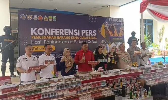 
Press Rilis Pemusnahan Rokok Ilegal. (Dok: Istimewa)