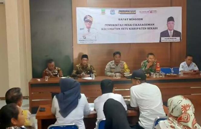 
Kades Cikarageman, Markun Hidayat, ajak warga Desa Cikarageman untuk menghadiri kegiatan Botram di Alun-Alun Edu Forest. (Dok: Istimewa)