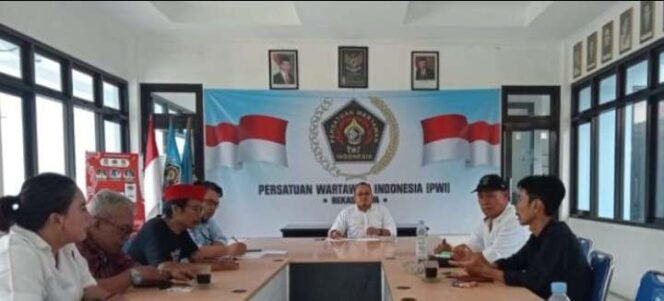 
Rapat kordinasi pengurus PWI Bekasi Raya. (Dok: Istimewa)