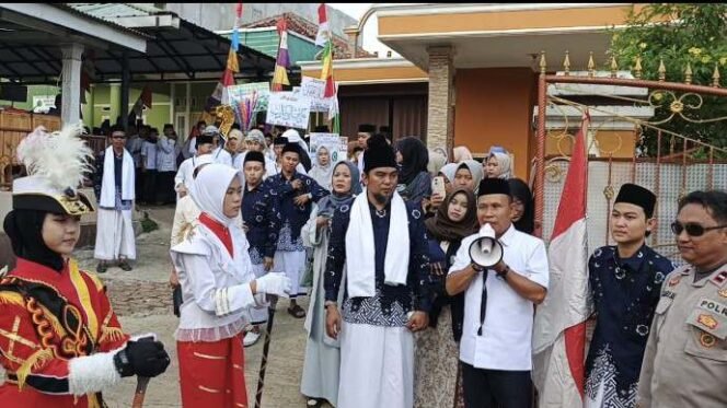 
Peringatan Hari Santri Nasional di Ponpes Darussalam Setu. (Dok: Istimewa)