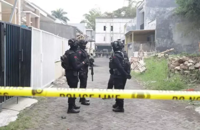 
Densus 88 Polri Tangkap 3 Terduga Teroris di Jawa Tengah. (Dok: Istimewa)