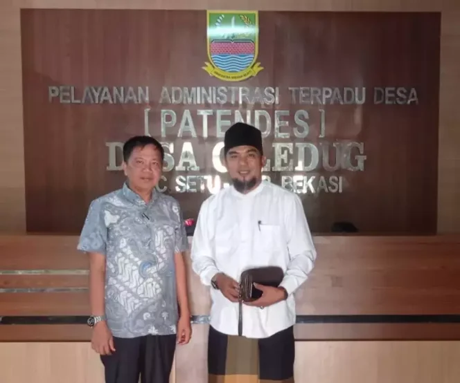 
Kades Ciledug Setu, Iing Solihin, Bersama Ketua BPD Ciledug Setu, Eras Rasyidi. (Dok: Istimewa)