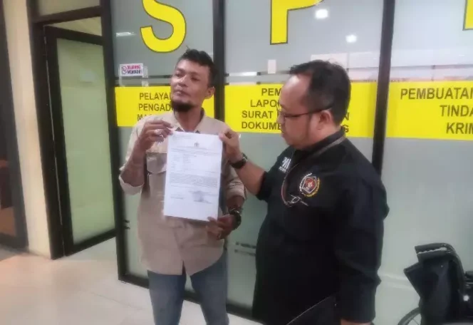 
Laporan Wartawan Fakta Hukum Kota Bekasi Dikeroyok OTK. (Dok: Istimewa)