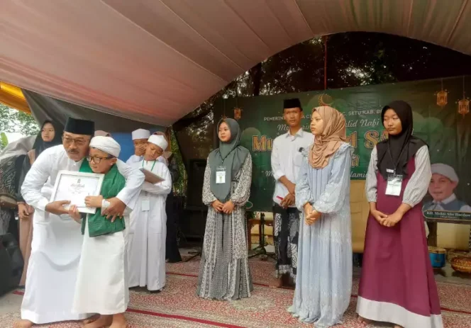 
Perayaan Maulid Nabi Muhammad SAW oleh Pemerintah Desa Cijengkol Setu. (Dok: Istimewa)