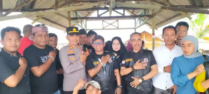 
Aliansi Ormas Bekasi (AOB) Distribusikan Bantuan Banjir Rob Muara Gembong. (Dok: istimewa)
