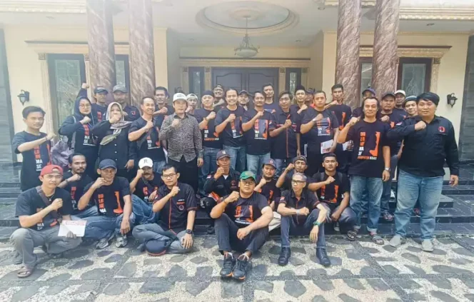 
Relawan Bolonemase Kabupaten Bekasi turut andil dalam mensukseskan pilkada serentak Tahun 2024. (Dok: Istimewa)