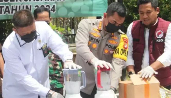 
Pemusnahan Barang Bukti Narkotika oleh Polres Metro Bekasi. (Dok: Istimewa)