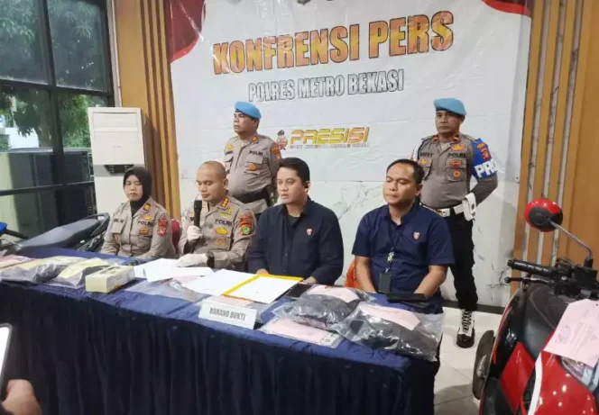 
Konferensi Pers Pengungkapan Kasus Begal Kendaraan di Mapolres Metro Bekasi. (Dok: Istimewa)