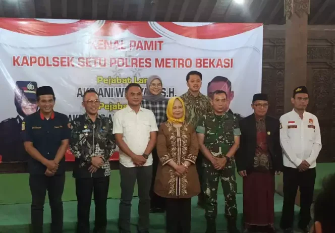 
Foto Bersama Kapolsek Setu / Pemerintah dan Lembaga di Kecamatan Setu. (Dok: Istimewa)