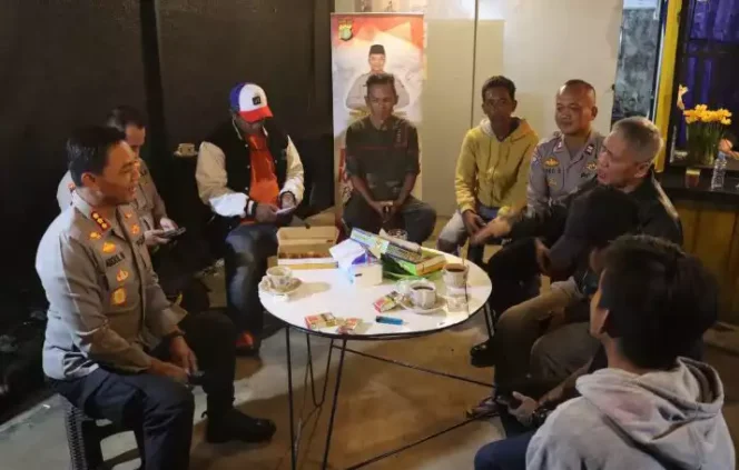 
Giat Ngopi Kamtibmas Kapolres Metro Depok. (Dok: Istimewa)